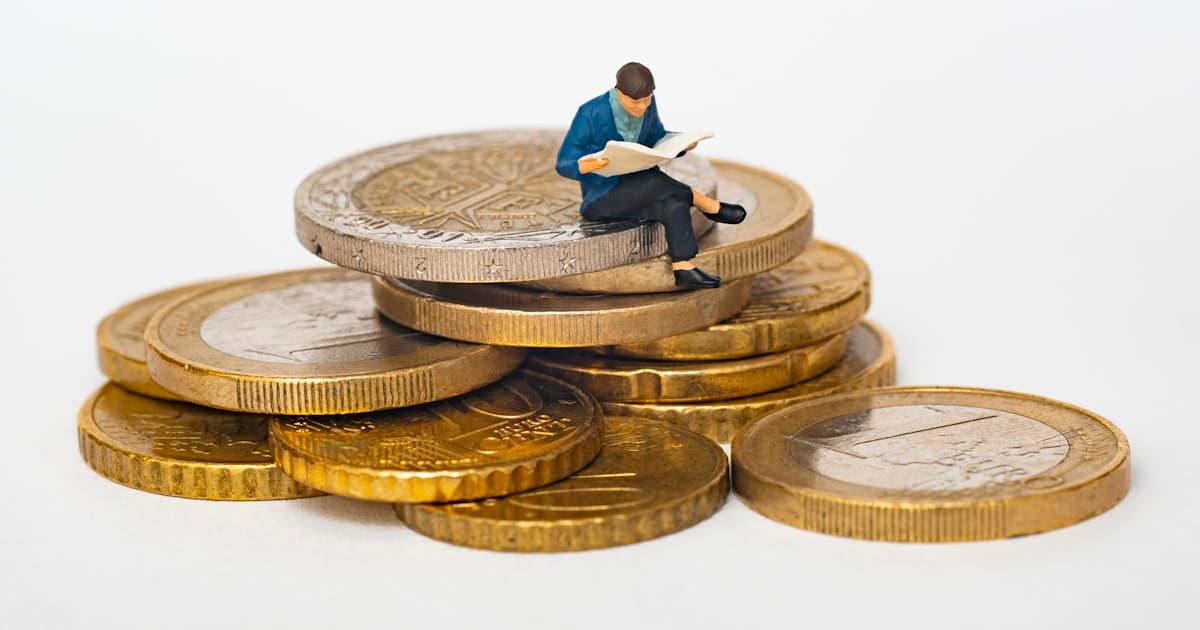 Education and financial literacy for retirement planning